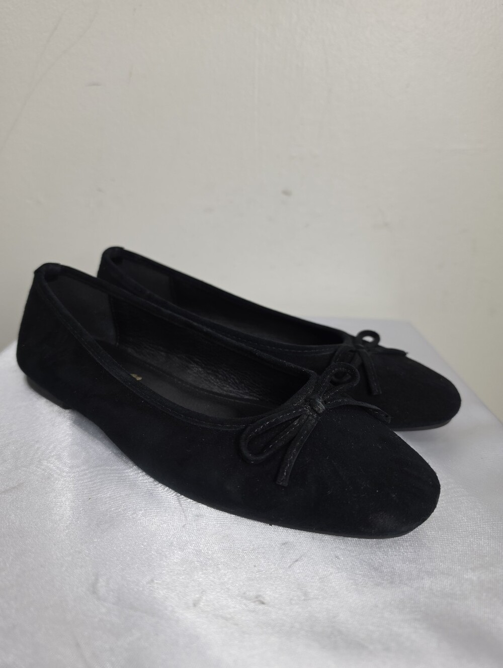 L'INTERVALLE Black Suede Bow Ballet Flats